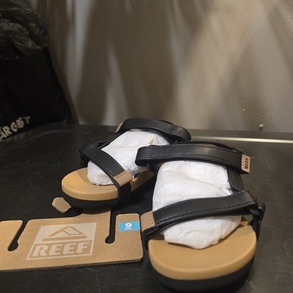 Reef Other - Reef Black and Tan Strappy Sandals